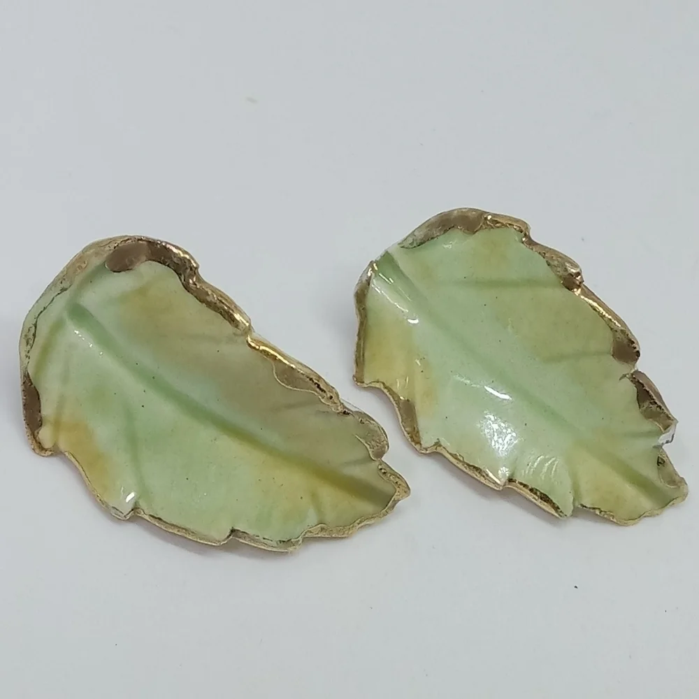 * vintage artisan made ceramic leaves brooch & clip on earrings set